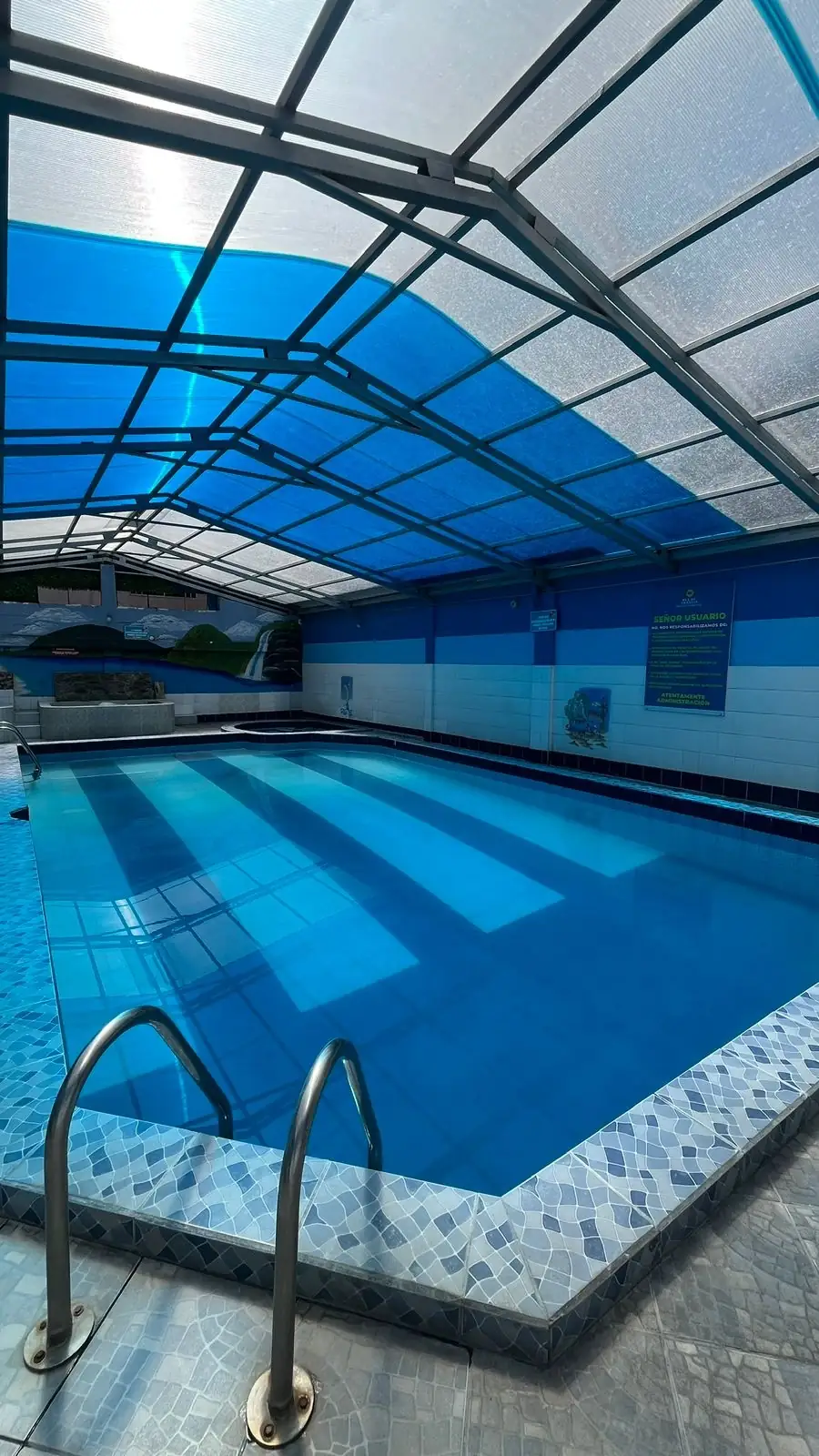 Piscina temperada en Rey de Francia - Piscina y Hostal